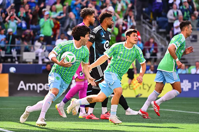 سياتل يحتج على توزيع جوائز كأس العالم للأندية من خلال قمصان مميزة (صور) سياتل يحتج على توزيع جوائز كأس العالم للأندية من خلال قمصان مميزة (صور)