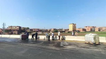 سيارة تنقلب على طريق «السنطة ـ طنطا الجديد» محملة بمادة كاوية (صور)