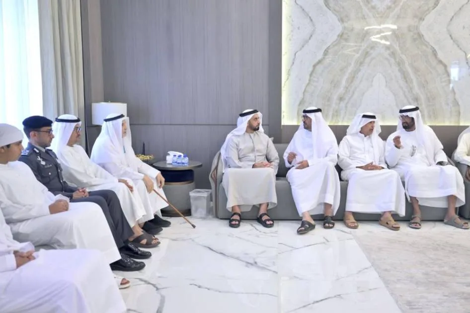 سيف بن زايد يعرب عن تعازيه في وفاة والدة راشد ثاني المطروشي