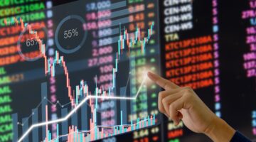سيولة 5 مليارات: “تاسي” ينهي التداول بانخفاض 1.4% و”نمو” ينخفض 0.8%