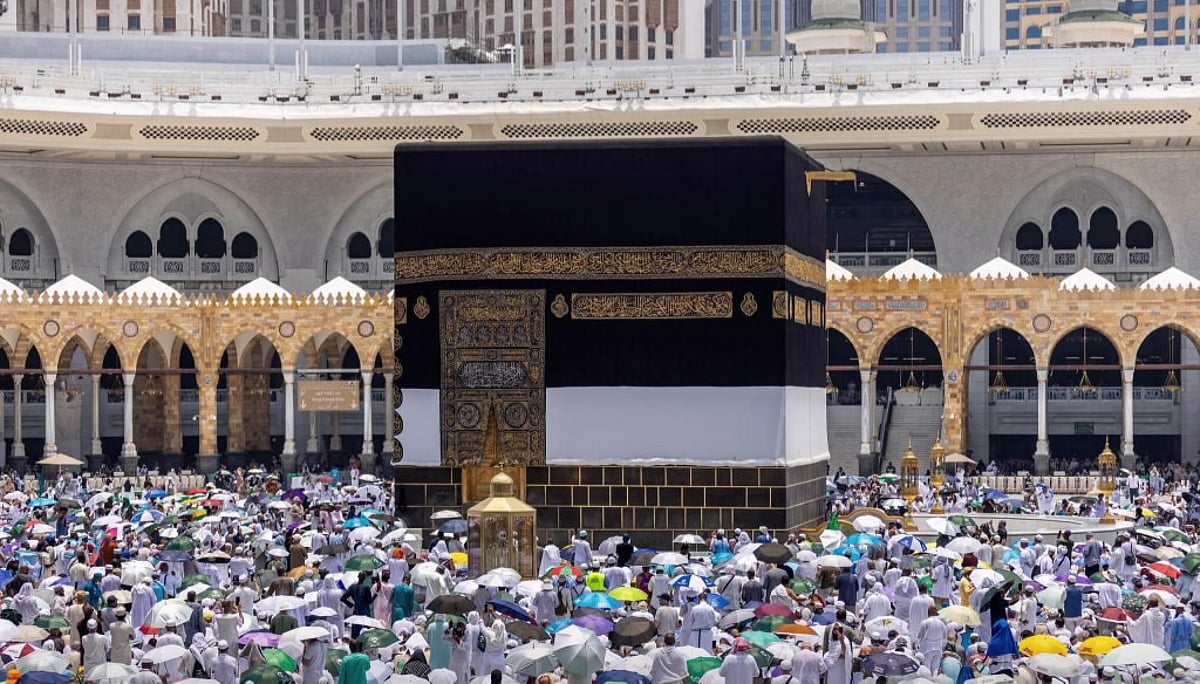 «شؤون الحرمين» تنبه إلى ضرورة الابتعاد عن التدافع في صحن الطواف «شؤون الحرمين» تنبه إلى ضرورة الابتعاد عن التدافع في صحن الطواف