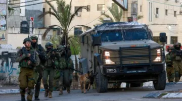 شاب فلسطيني يُصاب برصاص القوات الخاصة الإسرائيلية واحتلال يداهم عدة بلدات