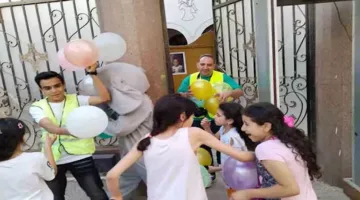 شباب مسيحيون يقدمون الهدايا احتفالاً بعيد الأضحى في بني سويف (صور)