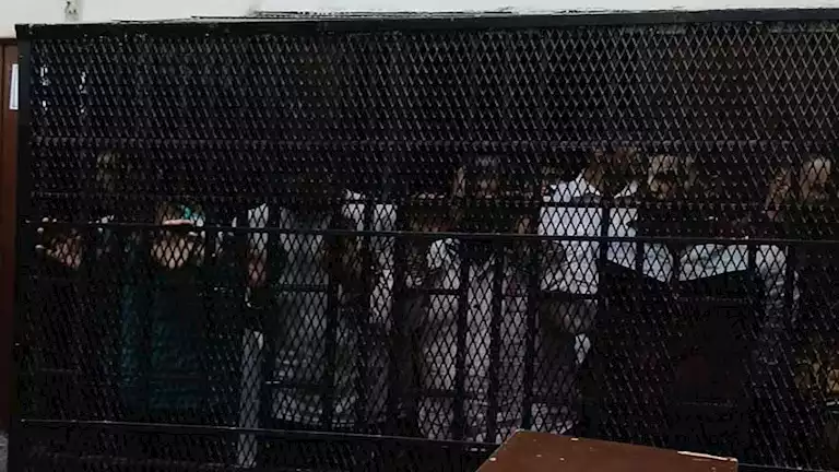 شخص يُختطف طفلًا ويعتدي عليه في المقابر.. والمحكمة تصدر حكمًا صارمًا شخص يُختطف طفلًا ويعتدي عليه في المقابر.. والمحكمة تصدر حكمًا صارمًا