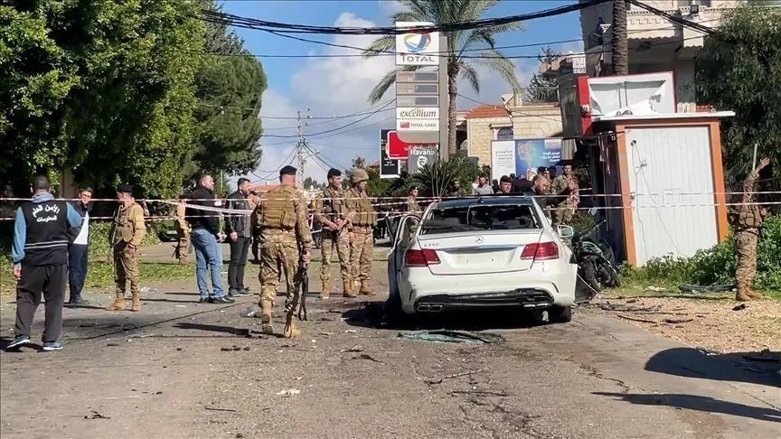 شخص يُصاب جراء هجوم طائرة مسيرة إسرائيلية على سيارة في جنوب لبنان شخص يُصاب جراء هجوم طائرة مسيرة إسرائيلية على سيارة في جنوب لبنان