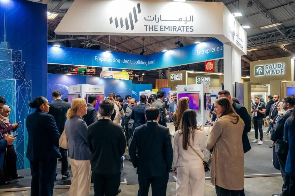 «شراع» تسلط الضوء على إبداعات الشارقة في «فيفاتك» بفرنسا «شراع» تسلط الضوء على إبداعات الشارقة في «فيفاتك» بفرنسا