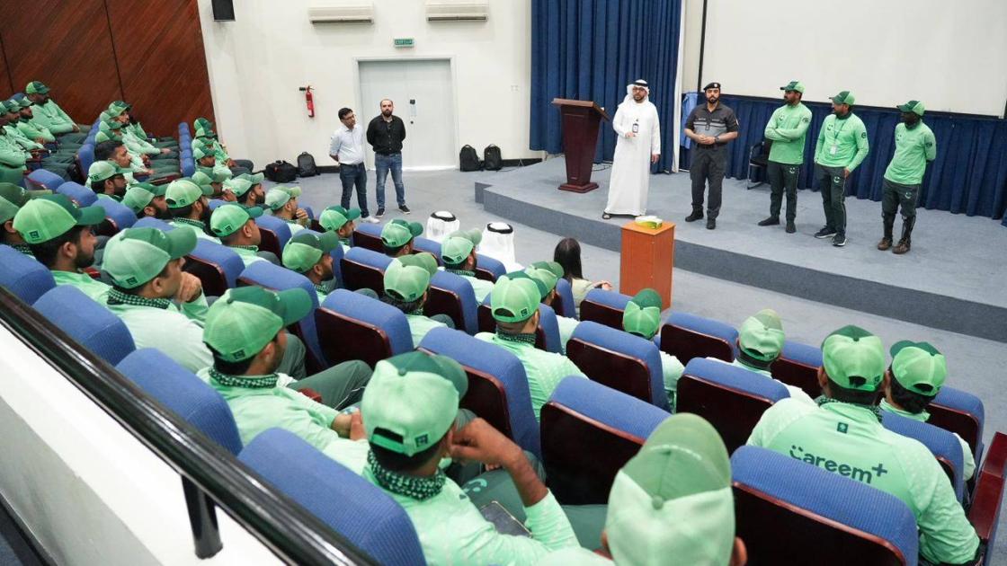 شرطة أبوظبي ترفع مستوى الوعي لدى سائقي خدمة التوصيل شرطة أبوظبي ترفع مستوى الوعي لدى سائقي خدمة التوصيل