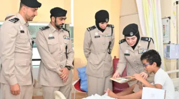 شرطة الشارقة تُدخل البهجة إلى قلوب الأطفال في مستشفيات الإمارة