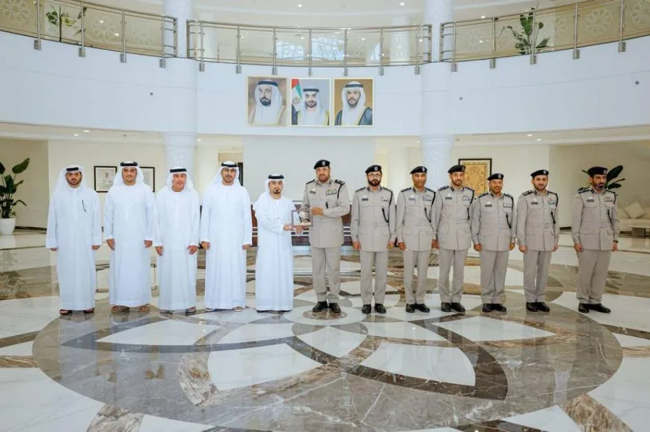 شرطة الشارقة و”هيئة الثروة السمكية” تتعاونان لحماية البحار من التلوث شرطة الشارقة و”هيئة الثروة السمكية” تتعاونان لحماية البحار من التلوث