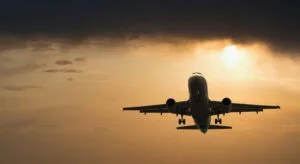 شركات الطيران تتجنب مجال الجو في الشرق الأوسط عقب الضربات الأمريكية على المواقع النووية.