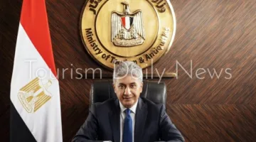 شريف فتحي يدعو لتكثيف الجهود لضمان وصول حجاج السياحة إلى عرفات بأمان