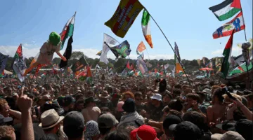 شعارات معارضة لإسرائيل خلال مهرجان موسيقي في بريطانيا.. وتل أبيب تعبر عن استنكارها