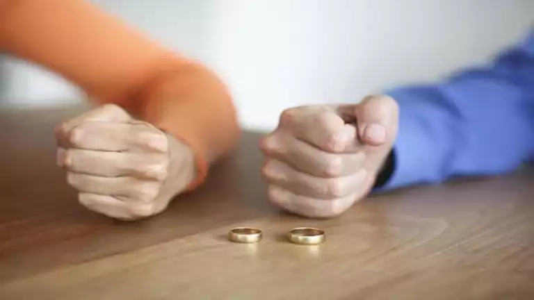شقة أزعجتهم” .. زوجة تطلب الطلاق: “زوجي أصبح وحشاً بفضل عائلته شقة أزعجتهم” .. زوجة تطلب الطلاق: “زوجي أصبح وحشاً بفضل عائلته