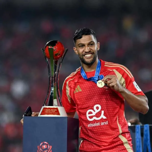 شوبير يعلن عن مغادرة الرباعي من الأهلي بشكل نهائي.. ويستعرض مستقبل الشحات وأفشة شوبير يعلن عن مغادرة الرباعي من الأهلي بشكل نهائي.. ويستعرض مستقبل الشحات وأفشة