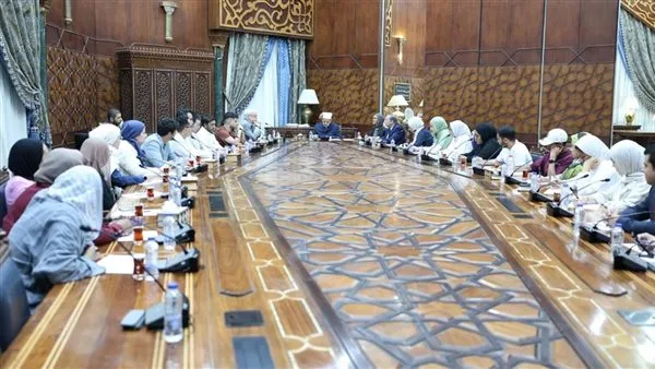شيخ الأزهر: لا تقيسوا الدين على تصرفات مجموعة من المتطرفين شيخ الأزهر: لا تقيسوا الدين على تصرفات مجموعة من المتطرفين