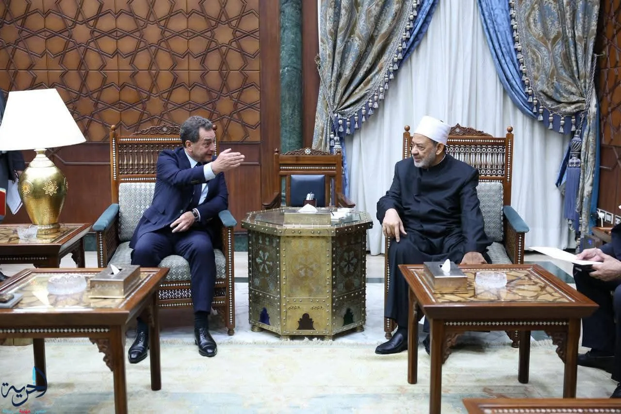 شيخ الأزهر للسفير الفرنسي: الضعفاء هم من يدفعون ثمن الحروب، و”تجاوزات القوة” تهدد السلام العالمي.