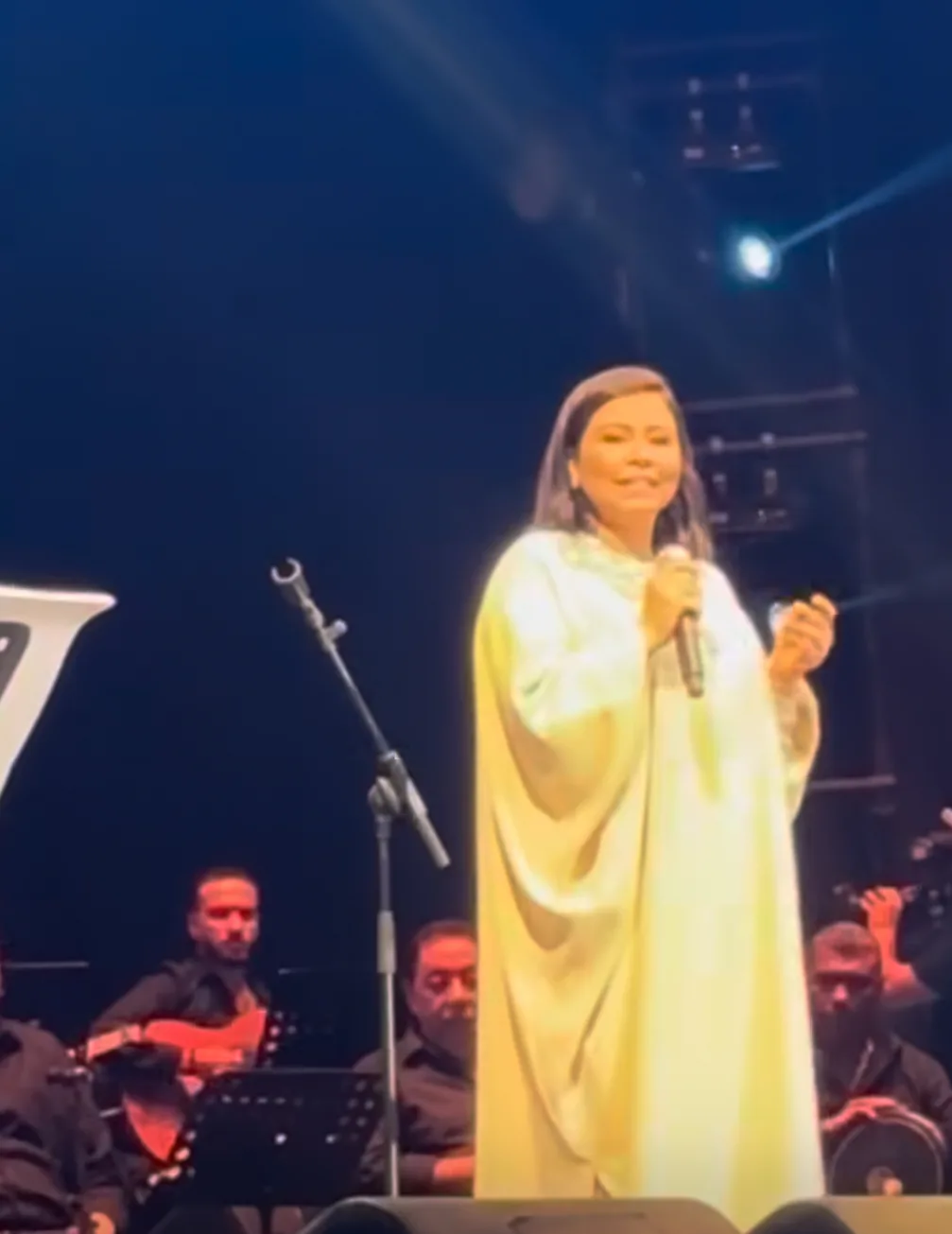 شيرين عبد الوهاب تُحدث ضجة مجددًا… ما الذي قامت به في مهرجان موازين؟