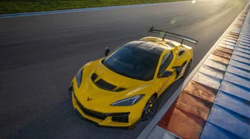 شيفروليه كورفيت ZR1 (2025) تتفوق على ماكلارين وفيراري بسعر غير متوقع