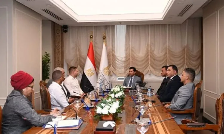 صبحي يناقش مع مسؤولي شركة ألمانية استراتيجيات تسويق المعسكرات الرياضية في شرم الشيخ صبحي يناقش مع مسؤولي شركة ألمانية استراتيجيات تسويق المعسكرات الرياضية في شرم الشيخ