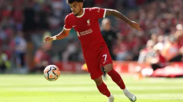 صديقة دياز تشير إلى إمكانية مغادرة اللاعب لليفربول