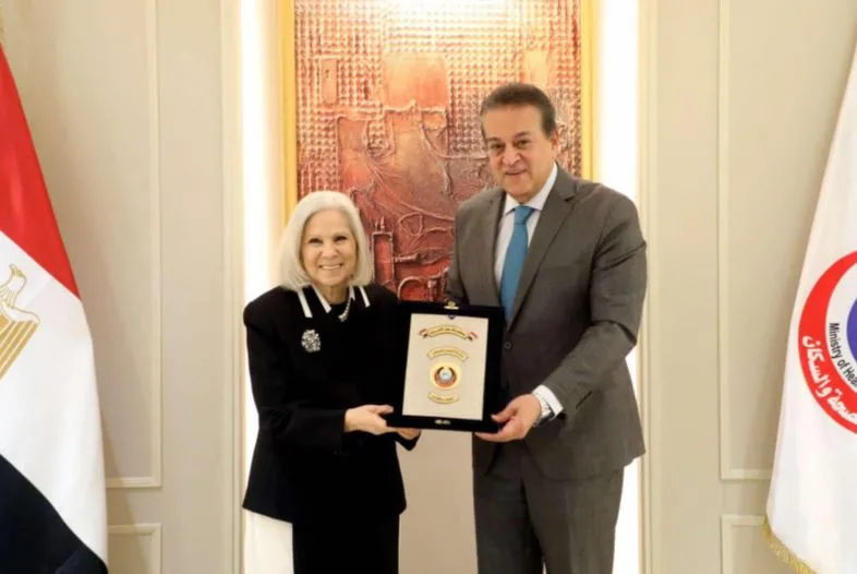 وزير الصحة يثمن جهود السفيرة هيفاء أبو غزالة ويكرّمها خلال فترة خدمتها. وزير الصحة يثمن جهود السفيرة هيفاء أبو غزالة ويكرّمها خلال فترة خدمتها.