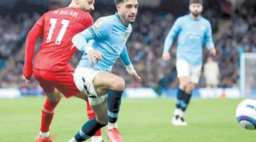 صلاح يتنافس مع مرموش على جائزة أحسن أداء فردي في الدوري الإنجليزي
