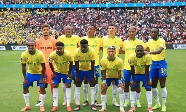 صنداونز يواجه بروسيا دورتموند: التشكيلة المتوقعة للقاء المرتقب في كأس العالم للأندية صنداونز يواجه بروسيا دورتموند: التشكيلة المتوقعة للقاء المرتقب في كأس العالم للأندية