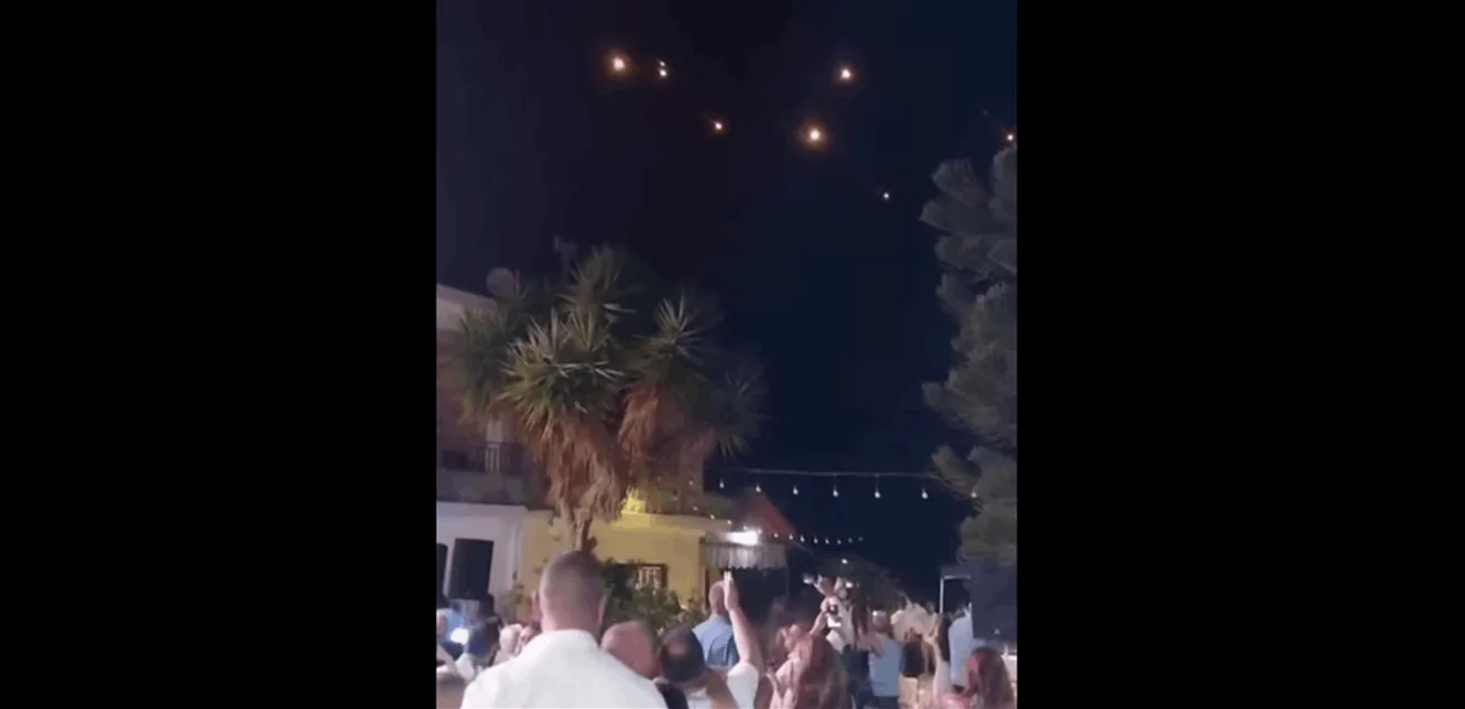 صواريخ تحلق فوق احتفال لبناني.. شاهدوا الفيديو صواريخ تحلق فوق احتفال لبناني.. شاهدوا الفيديو