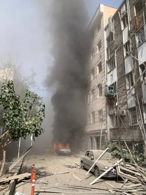 صوت انفجار بالقرب من ساحة وليعصر في وسط طهران صوت انفجار بالقرب من ساحة وليعصر في وسط طهران