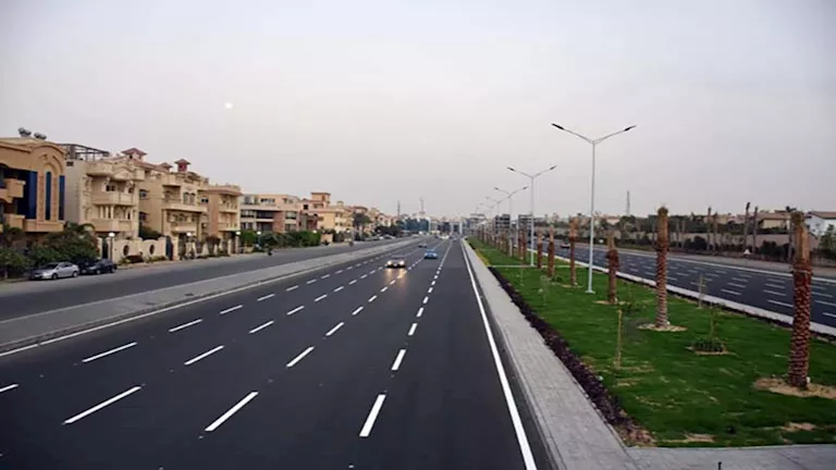 صور.. إنشاء محاور وطرق بطول يتجاوز 110.5 كم في القاهرة الجديدة صور.. إنشاء محاور وطرق بطول يتجاوز 110.5 كم في القاهرة الجديدة