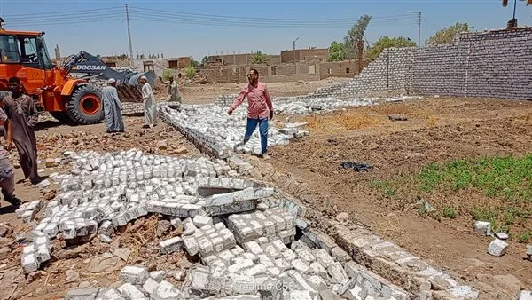 صور: استعادة الأراضي الحكومية غير المطابقة لمعايير التقنين في الأقصر صور: استعادة الأراضي الحكومية غير المطابقة لمعايير التقنين في الأقصر