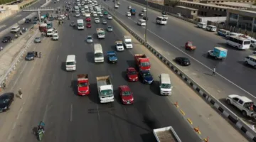 صور: “النقل” تؤكد على التزام سائقي المركبات بعدم استخدام “مسار” الأتوبيس الترددي.