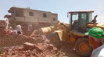 صور: تنفيذ إزالة 18 حالة تعدٍ على أراضي الدولة جنوب الأقصر