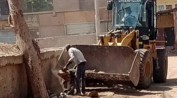 صور: جهود متواصلة لإزالة الإشغالات والقمامة في مركز أرمنت غرب الأقصر