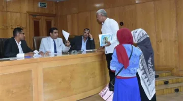 صور: نائب محافظ الأقصر يتلقى شكاوى المواطنين خلال اليوم المفتوح