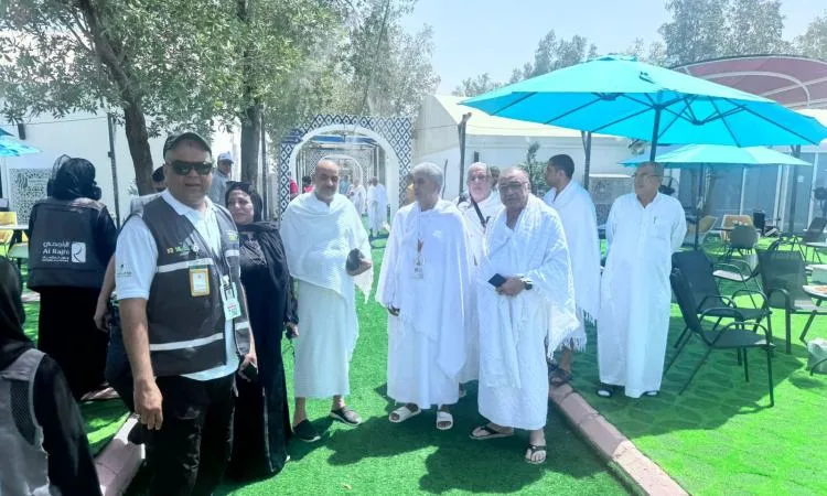 صور.. وزير السياحة والآثار يزور المخيمات للاطمئنان على الحجاج السياحيين صور.. وزير السياحة والآثار يزور المخيمات للاطمئنان على الحجاج السياحيين