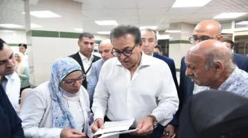 صور: وزير الصحة يقوم بجولة في مستشفى مدينة نصر للتأمين الصحي ويؤكد على ضرورة تطويرها.