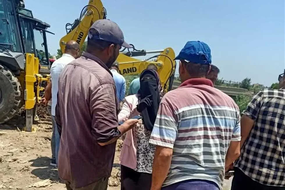 صيانة الأنبوب الرئيسي للمياه على الطريق الدولي في كفر الشيخ صيانة الأنبوب الرئيسي للمياه على الطريق الدولي في كفر الشيخ