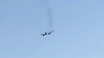 طائرة مدنية تعود إلى مطار لاس فيجاس بعد اندلاع حريق في أحد محركاتها