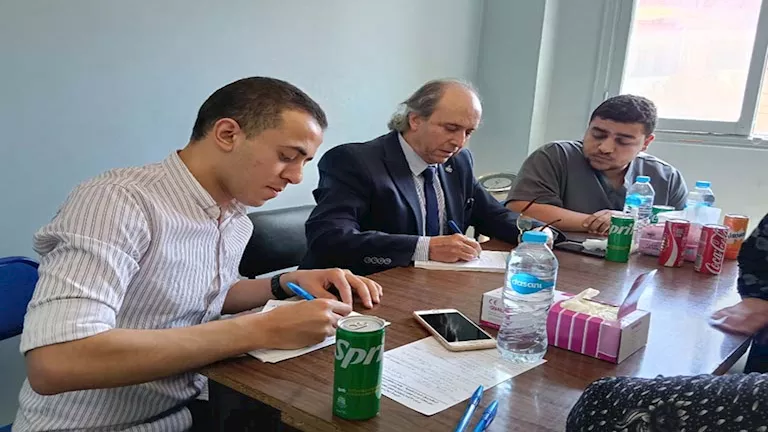 طبيب ينظم قوافل طبية للحد من الأورام في القرى النائية بالشرقية: مسؤولية تترسخ في ضميري (صور) طبيب ينظم قوافل طبية للحد من الأورام في القرى النائية بالشرقية: مسؤولية تترسخ في ضميري (صور)