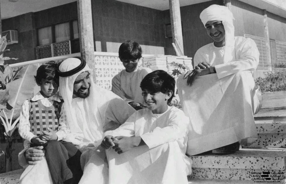 طحنون بن زايد: الوالد هو عنصر جوهري في تشكيل المجتمع وضمان استقراره طحنون بن زايد: الوالد هو عنصر جوهري في تشكيل المجتمع وضمان استقراره