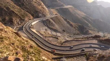 طريق “الباحة – بني سعد”: محور سياحي واستراتيجي محاط بمناظر طبيعية خلابة