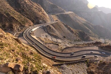 طريق “الباحة – بني سعد”: محور سياحي واستراتيجي محاط بمناظر طبيعية خلابة طريق “الباحة – بني سعد”: محور سياحي واستراتيجي محاط بمناظر طبيعية خلابة