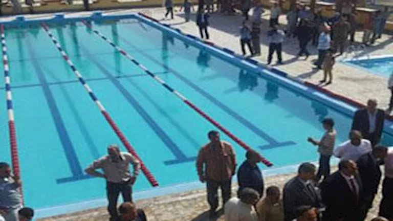 طفل يواجه خطر الغرق في المركز الأولمبي بالمعادي