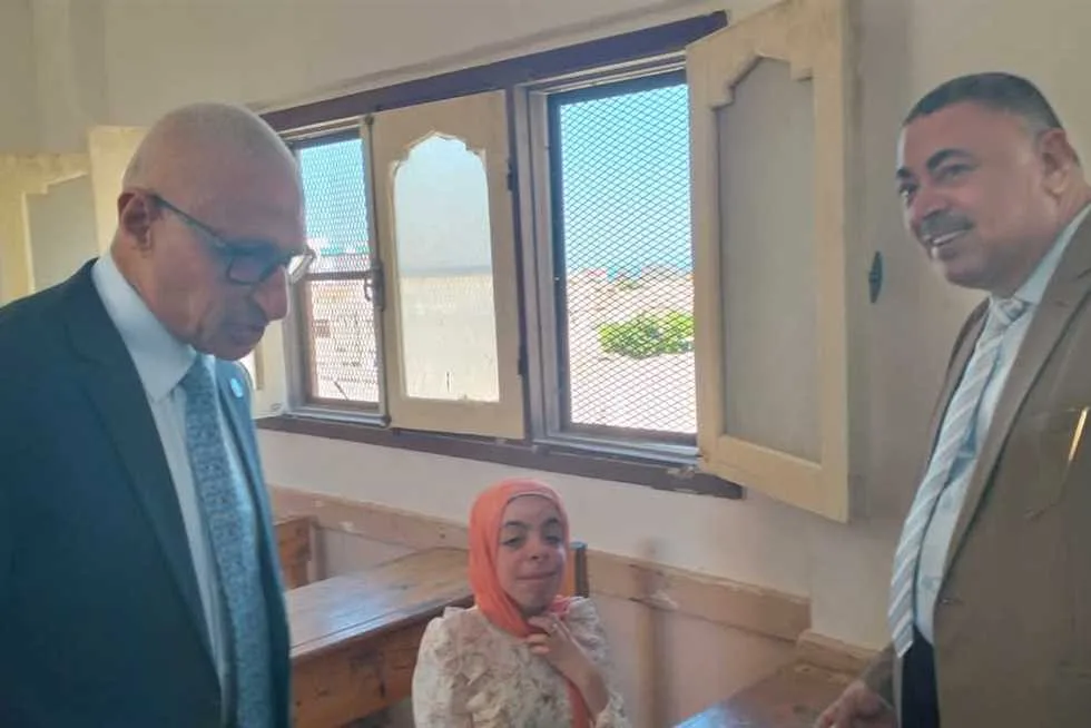 طلاب الأزهر في المرحلة الثانوية يتقدمون لاختبارات النحو طلاب الأزهر في المرحلة الثانوية يتقدمون لاختبارات النحو