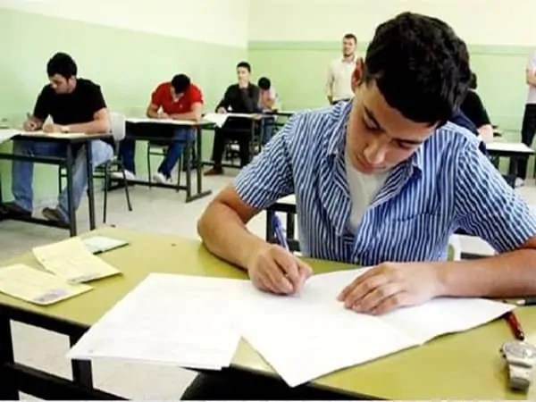 طلاب الثانوية العامة يستأنفون الامتحانات اليوم.. إليك الجدول الكامل للعلوم والأدب طلاب الثانوية العامة يستأنفون الامتحانات اليوم.. إليك الجدول الكامل للعلوم والأدب
