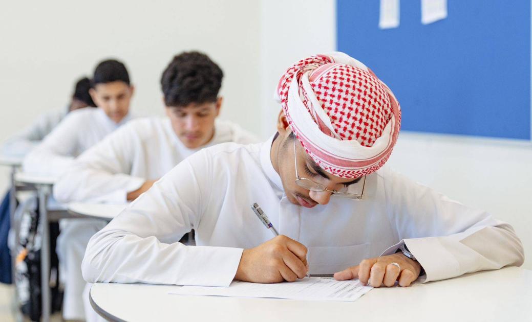 طلاب الصف 12: اختبار اللغة العربية يبدو سهلاً طلاب الصف 12: اختبار اللغة العربية يبدو سهلاً