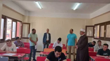 طلاب القسم العلمي بالأزهر يجرون امتحان الفقه في مطروح بدون أي تذمر