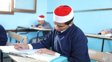 طلاب القسم العلمي في الثانوية الأزهرية يتقدمون لاختبار الفيزياء غدًا.