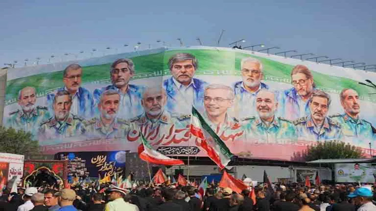 طهران تودع قادة عسكريين وعلماء نوويين سقطوا خلال الصراع مع إسرائيل (صور)